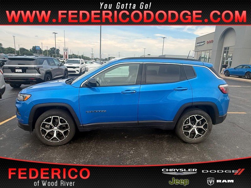 Used 2024 Hydro Blue Pearlcoat Jeep Latitude image 1