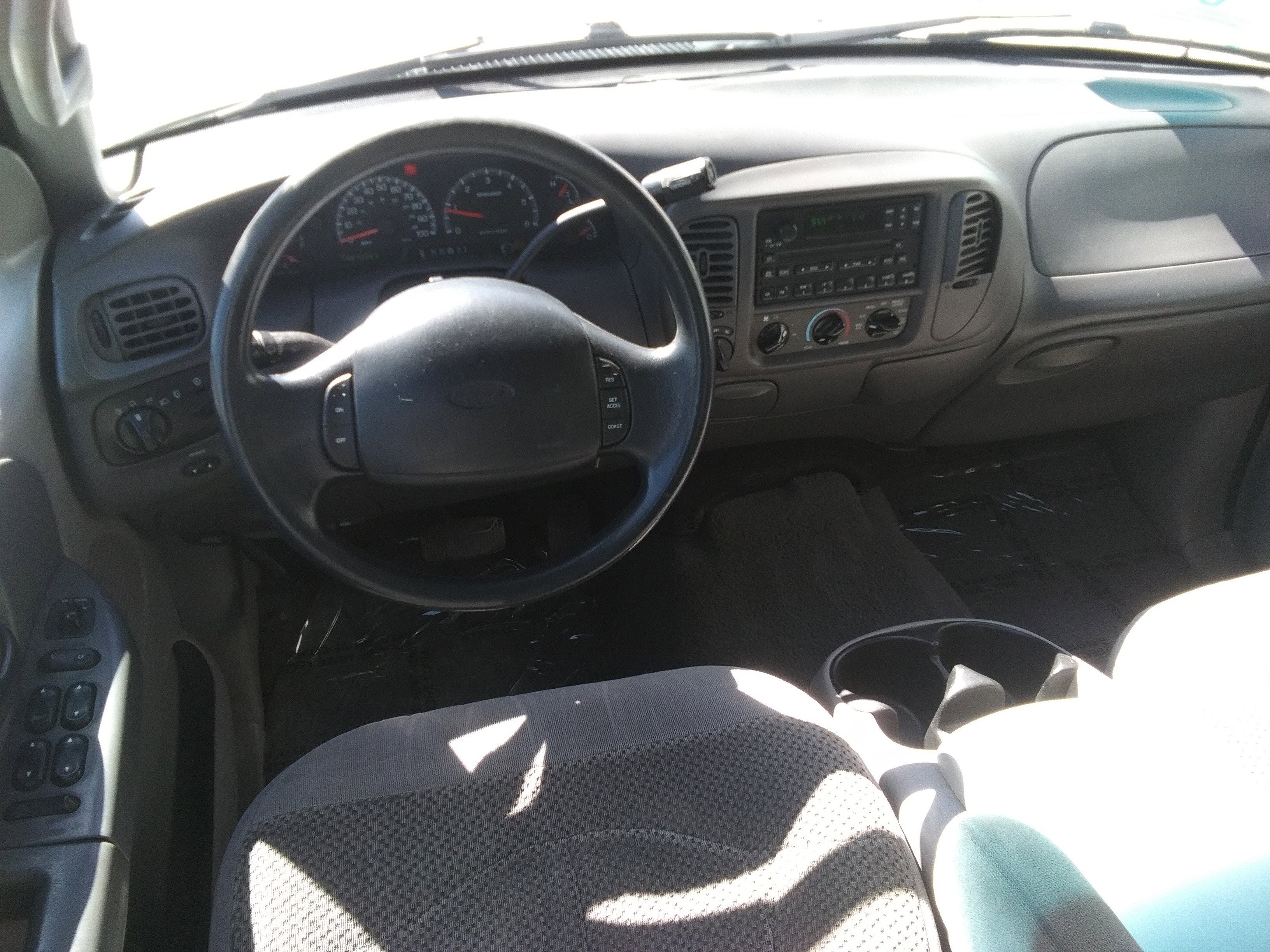Used 2001 Silver Ford  image 9