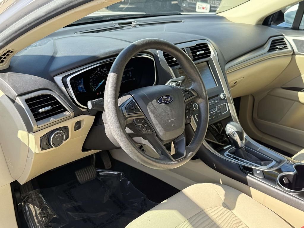 Used 2016 White Ford SE image 2