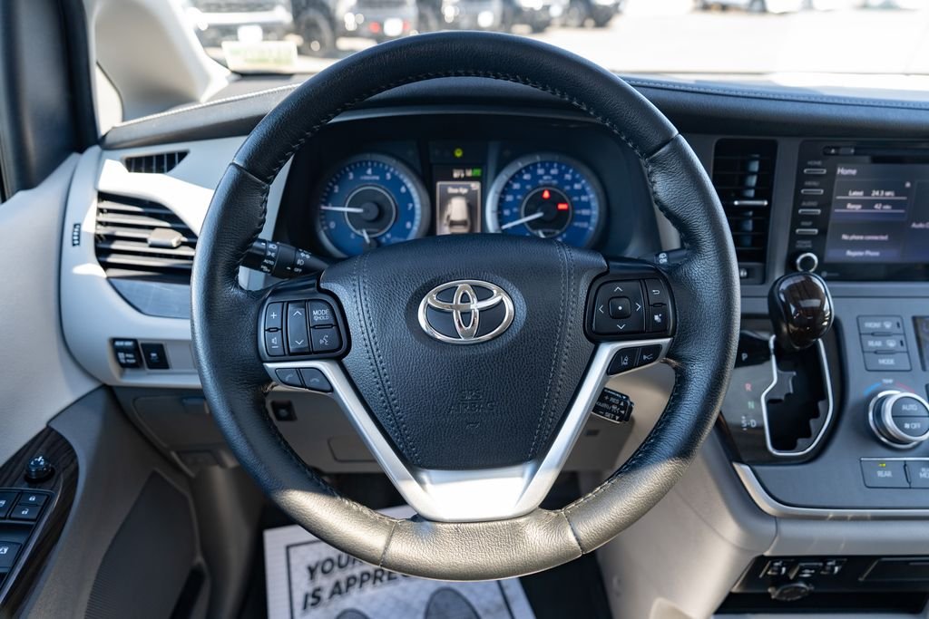 Used 2020 Predawn Gray Mica Toyota XLE image 15