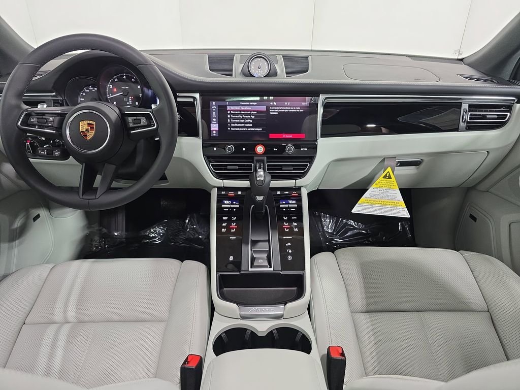 2026 Porsche Macan T - Photo 13