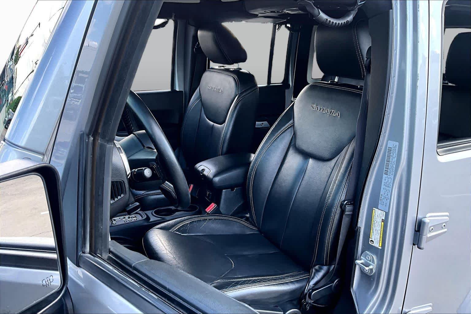 Used 2017 Billet Silver Metallic Clearcoat Jeep Sahara image 8