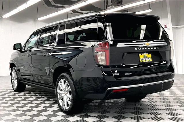 Used 2023 Black Chevrolet High Country image 3