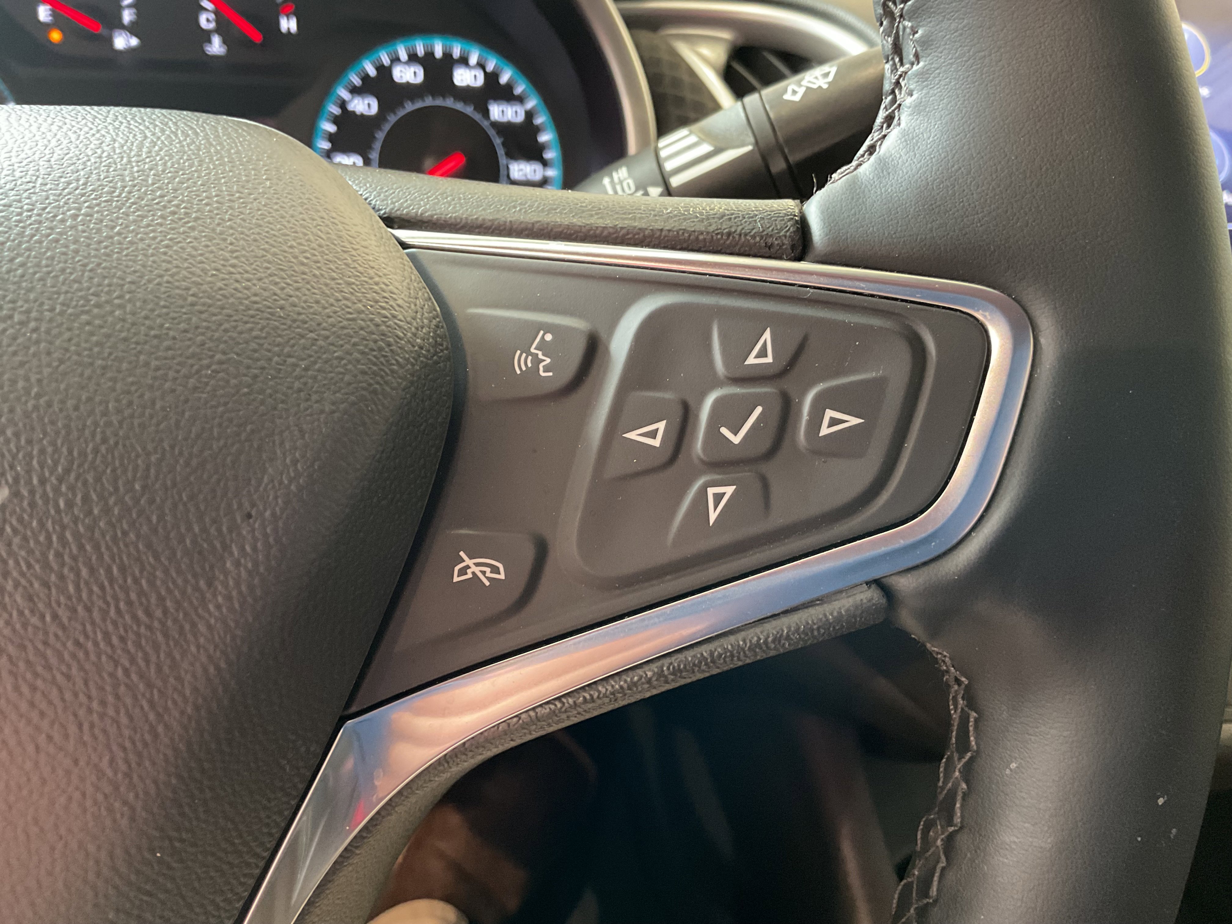 Used 2025 Summit White Chevrolet RS image 19