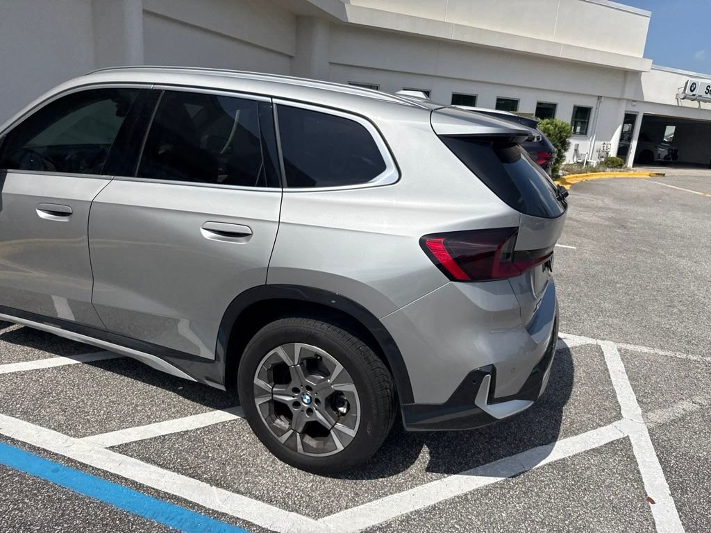 Used 2025 Silver BMW xDrive28i image 9