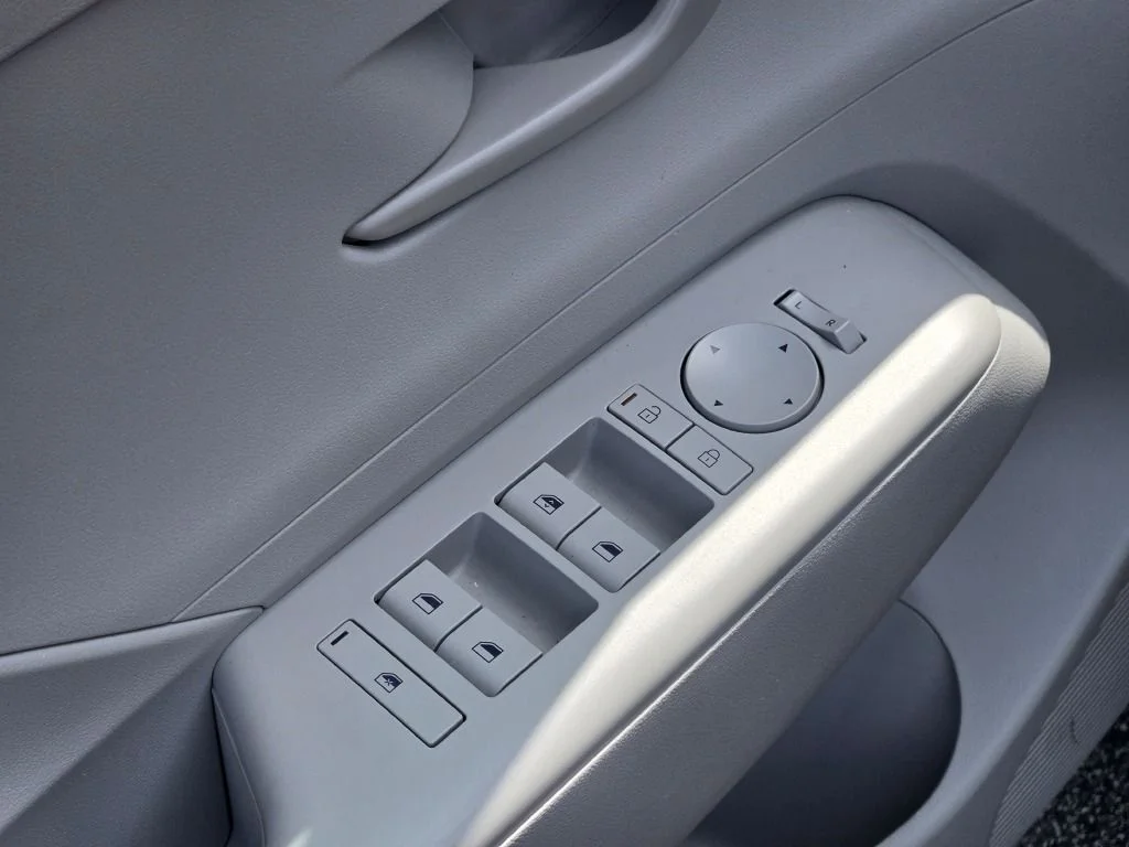 Used 2025 Orange Hyundai SEL image 19