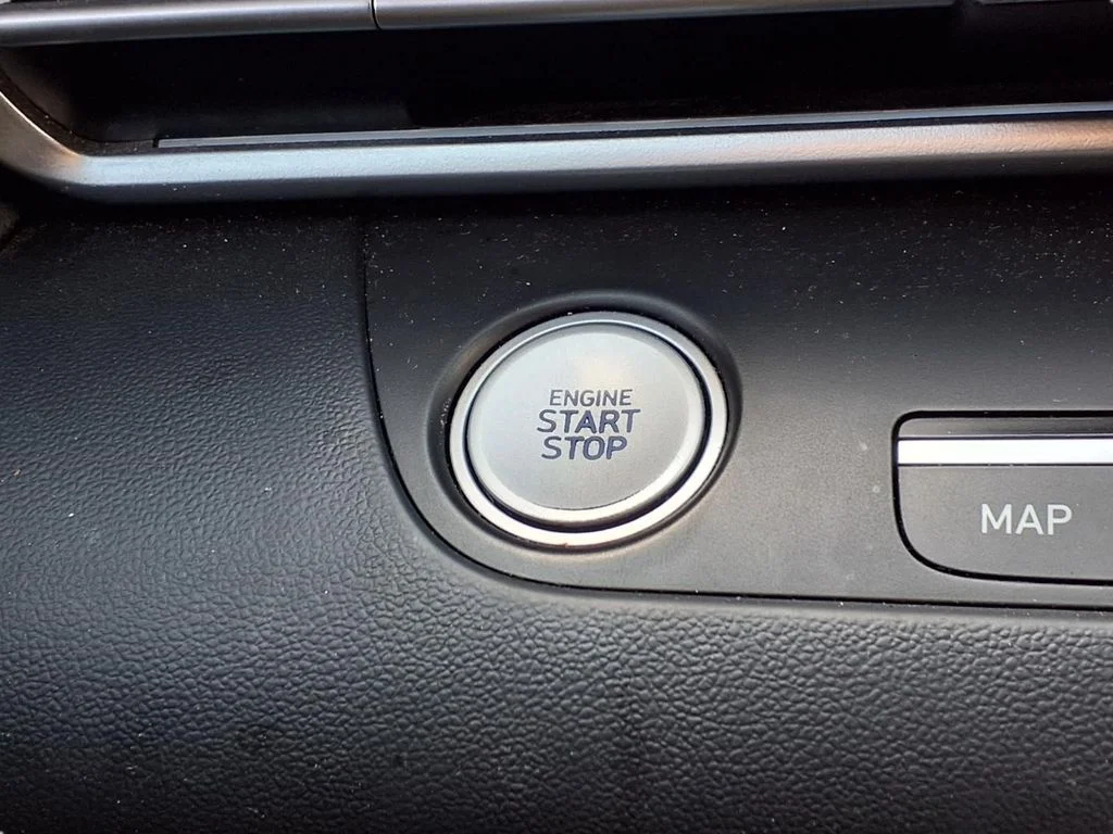 Used 2025 Blue Hyundai SEL Convenience image 8