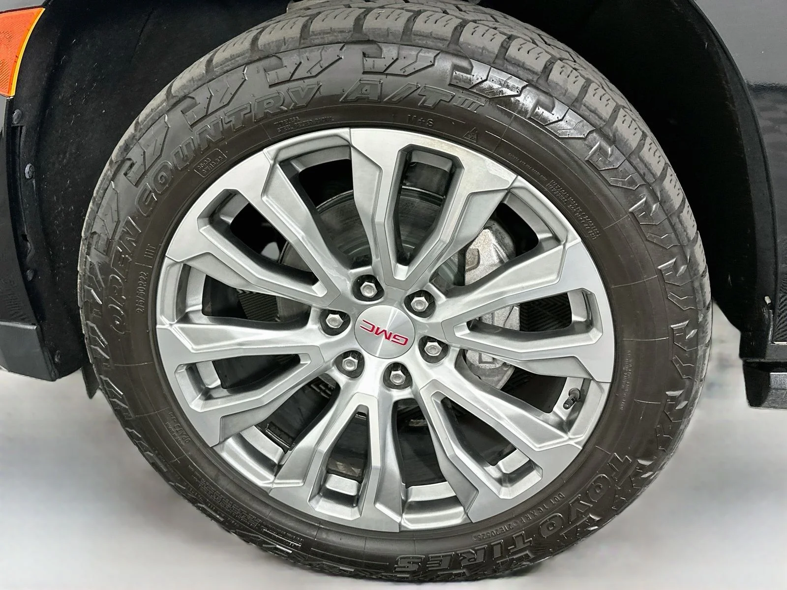 Used 2023 Onyx Black GMC Denali image 35