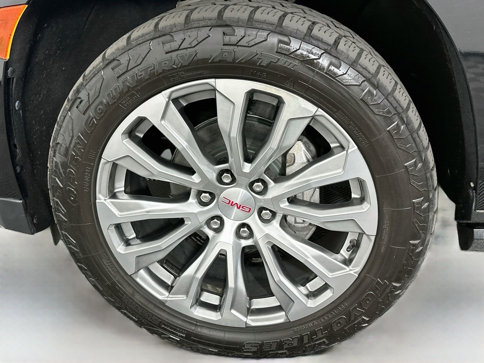 Used 2023 Onyx Black GMC Denali image 35