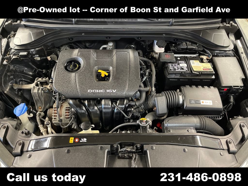 Used 2017 Black Hyundai SE image 10