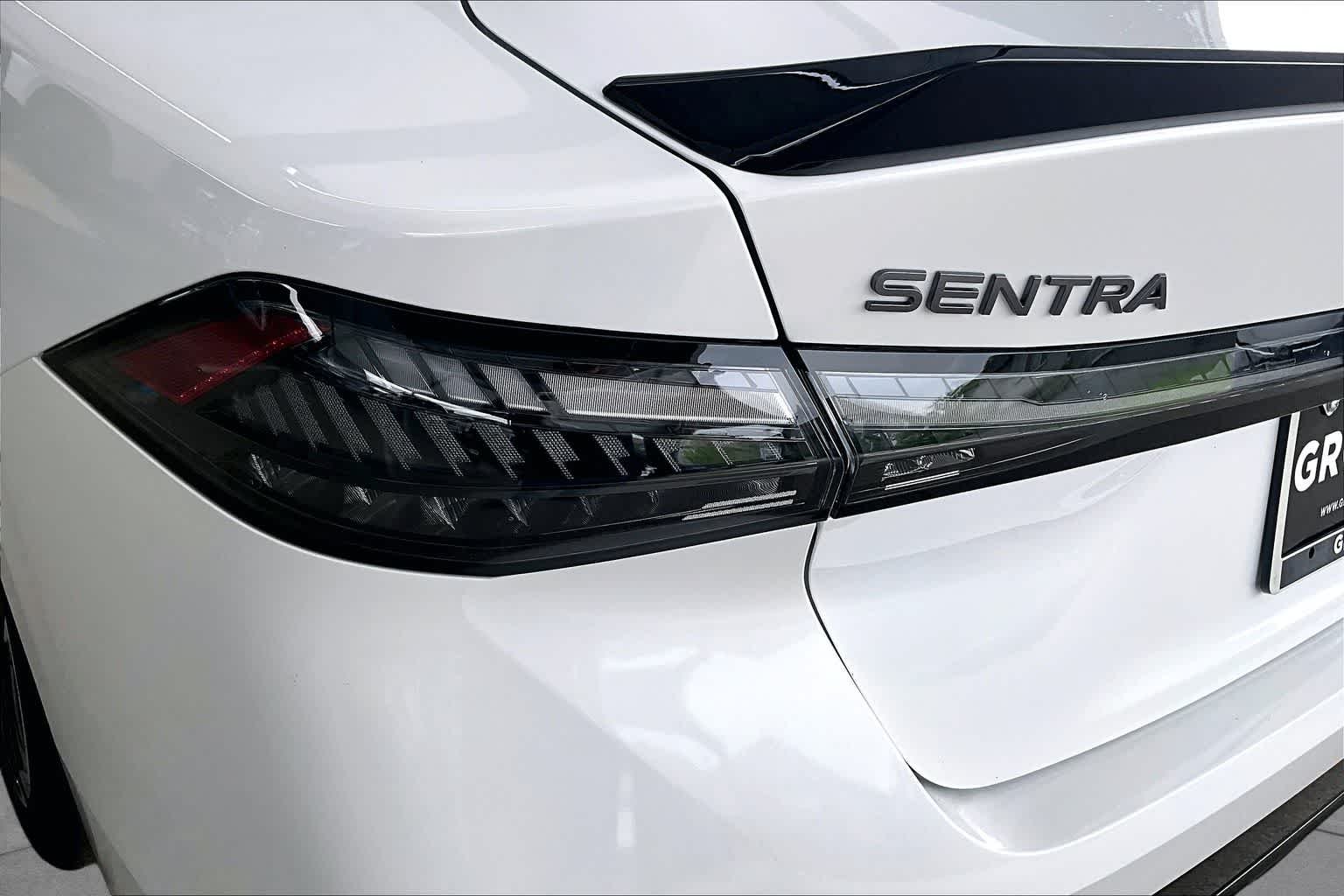 New 2026 Aspen White TriCoat / Super Black Two-tone Nissan SR image 12