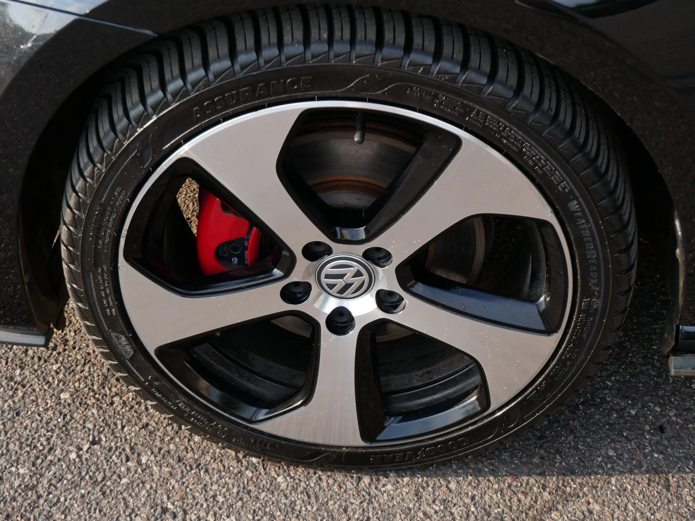 Used 2015 Deep Black Pearl Volkswagen S image 15