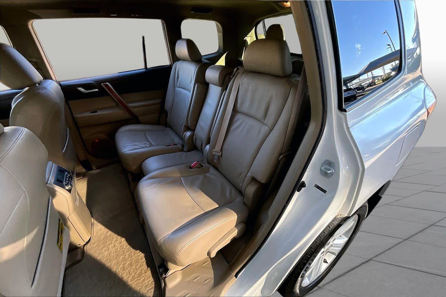Used 2009 Blizzard Pearl Toyota Limited image 20