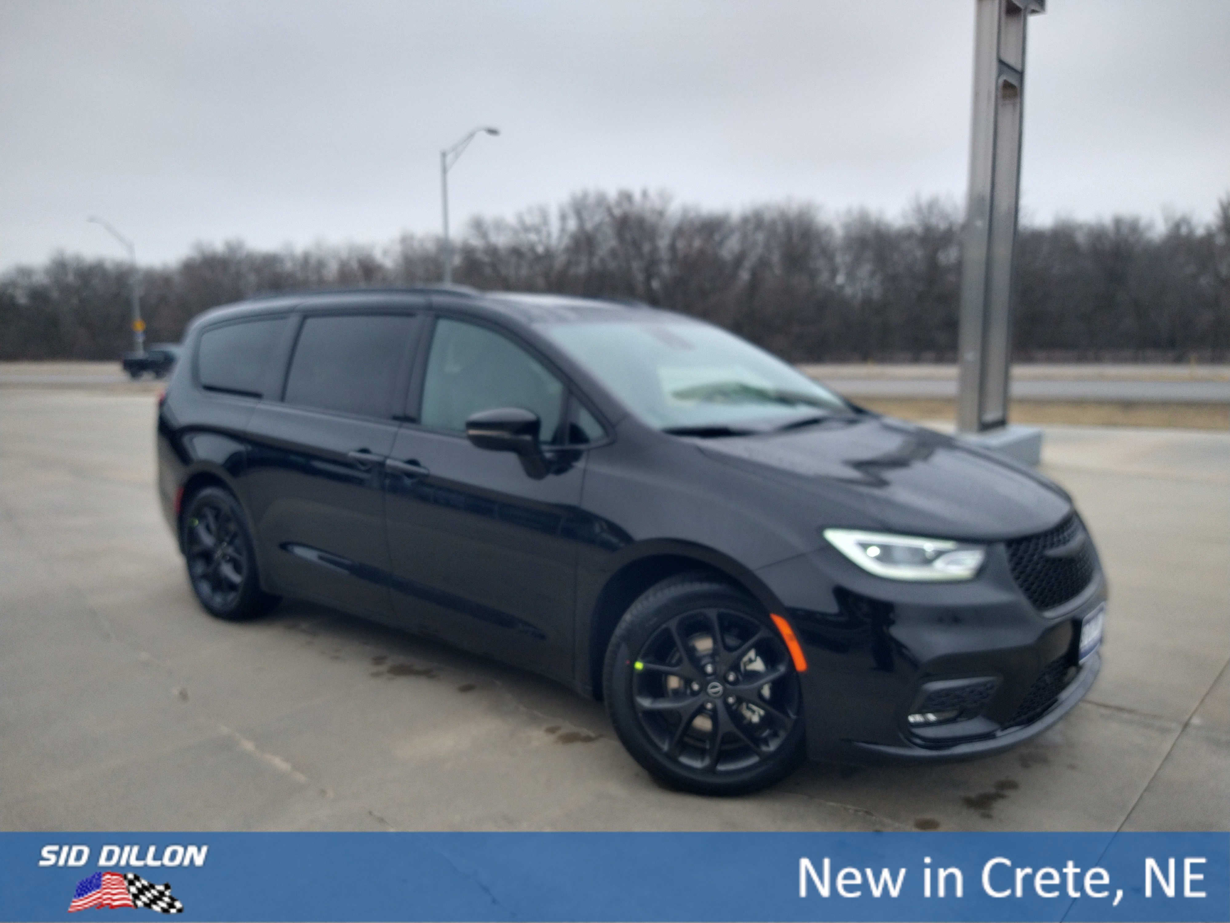 New 2026 Diamond Black Crystal Pearlcoat Chrysler Select image 14