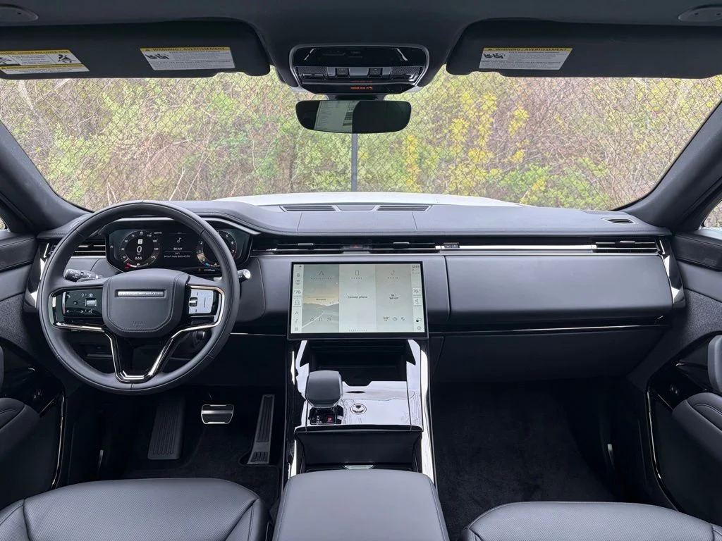 New 2025 Fuji White Land Rover Dynamic SE image 18