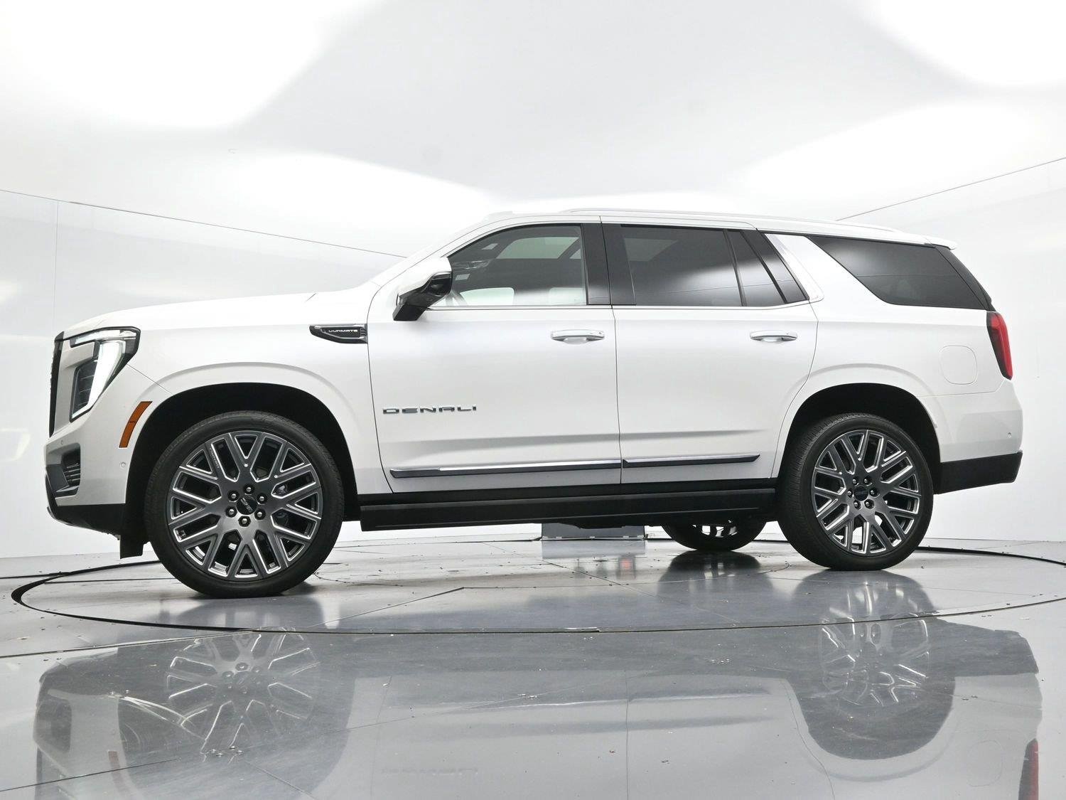 Used 2025 White Frost Tricoat GMC Denali Ultimate image 49