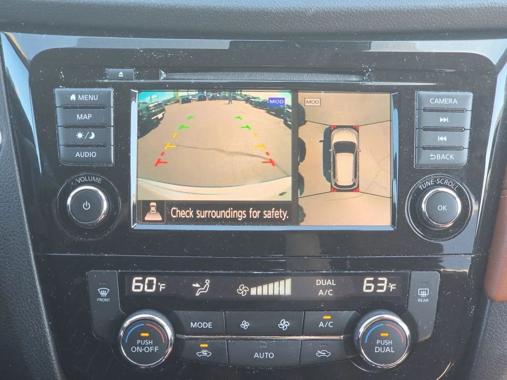 Used 2018 Silver Nissan SL image 16
