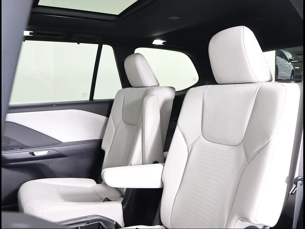 Certified Used 2026 WIND CHILL PEARL* Lexus Premium image 10