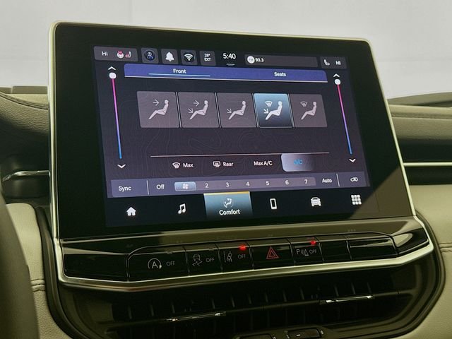 New 2026 Diamond Black Crystal Pearl-Coat Exterior Paint Jeep Limited image 15