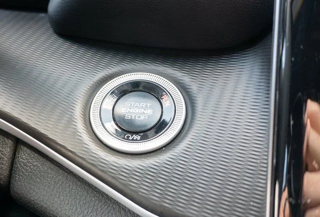 Used 2025 White Jeep Altitude X image 27
