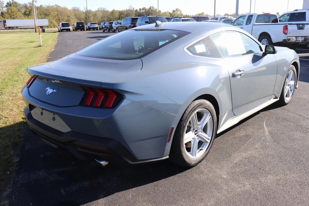 2026 Ford Mustang EcoBoost Fastback - Photo 13