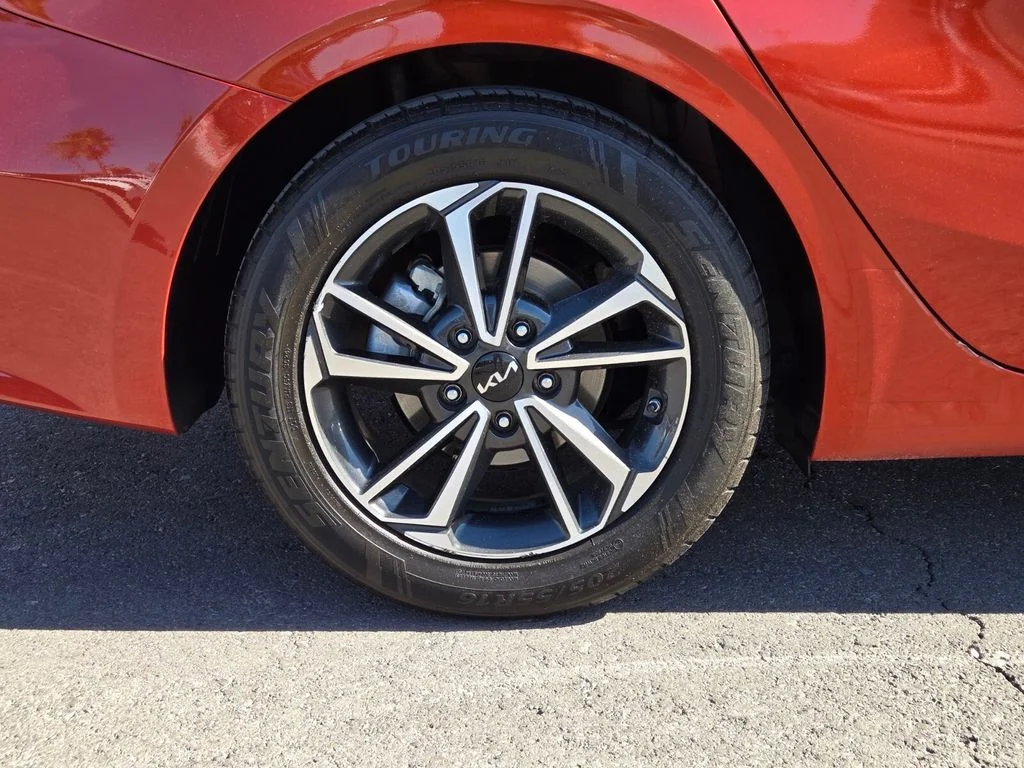Used 2024 Red Kia LXS image 11