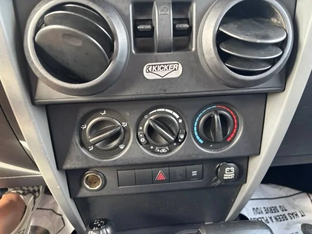 Used 2007 Green Jeep Sahara image 28