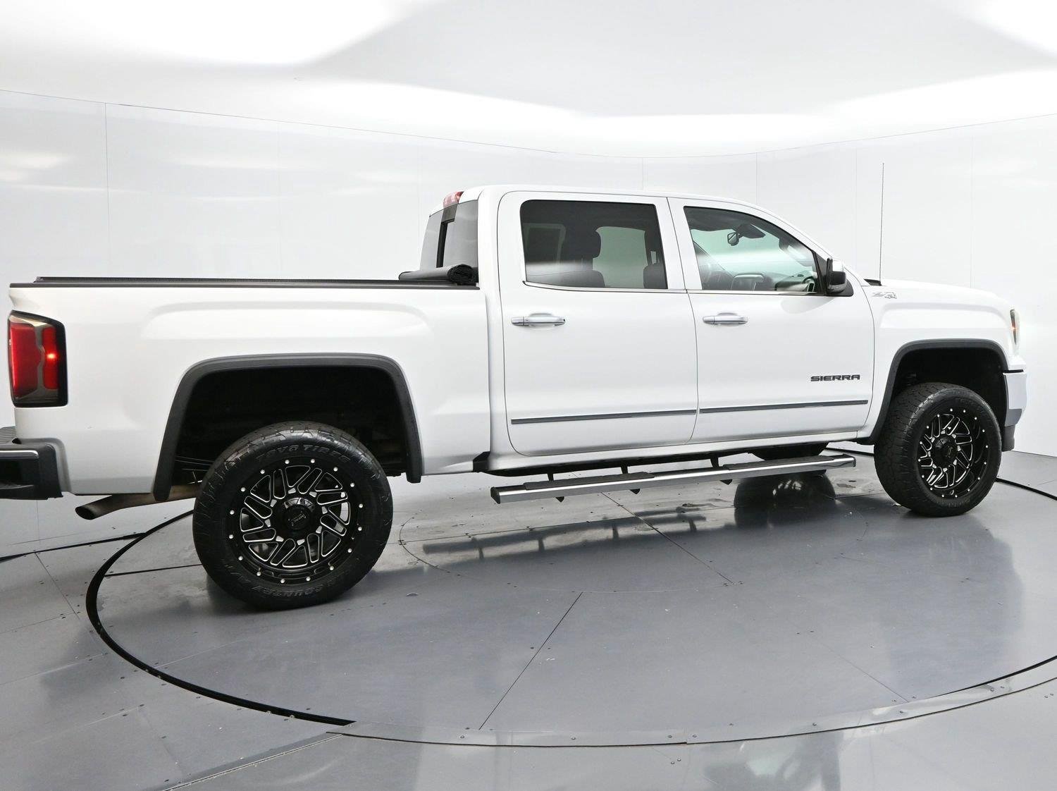Used 2018 Summit White GMC SLT image 8