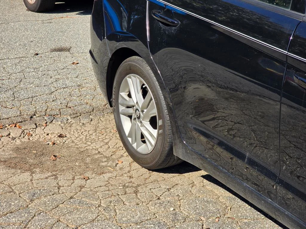 Used 2020 Black Hyundai SEL image 17