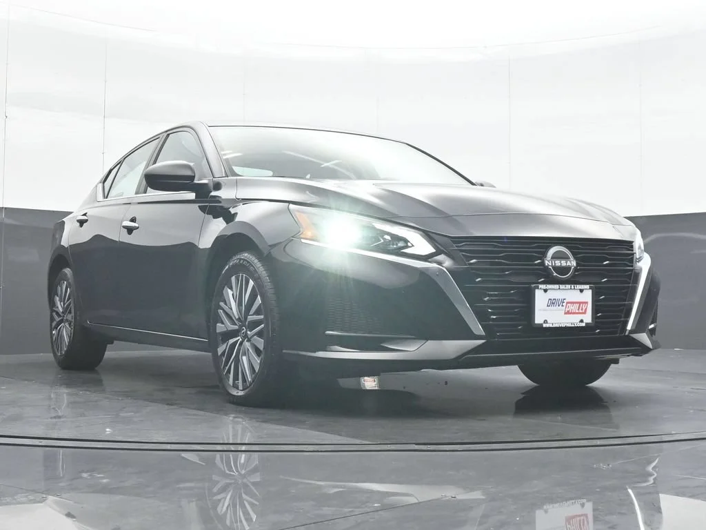 Used 2025 Black Nissan 2.5 SV image 33