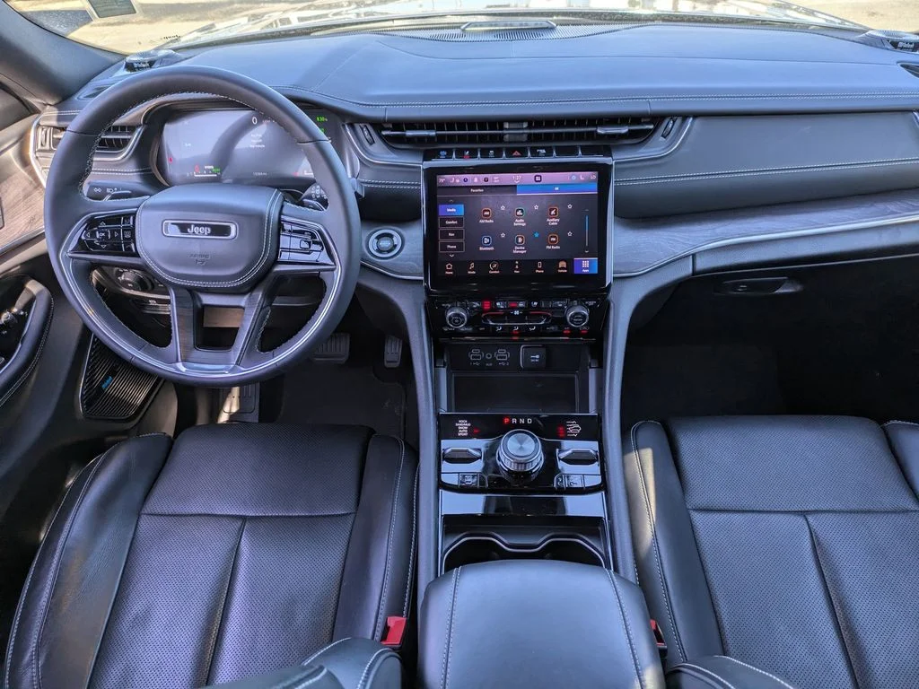 Used 2022 Gray Jeep Overland 4xe image 17