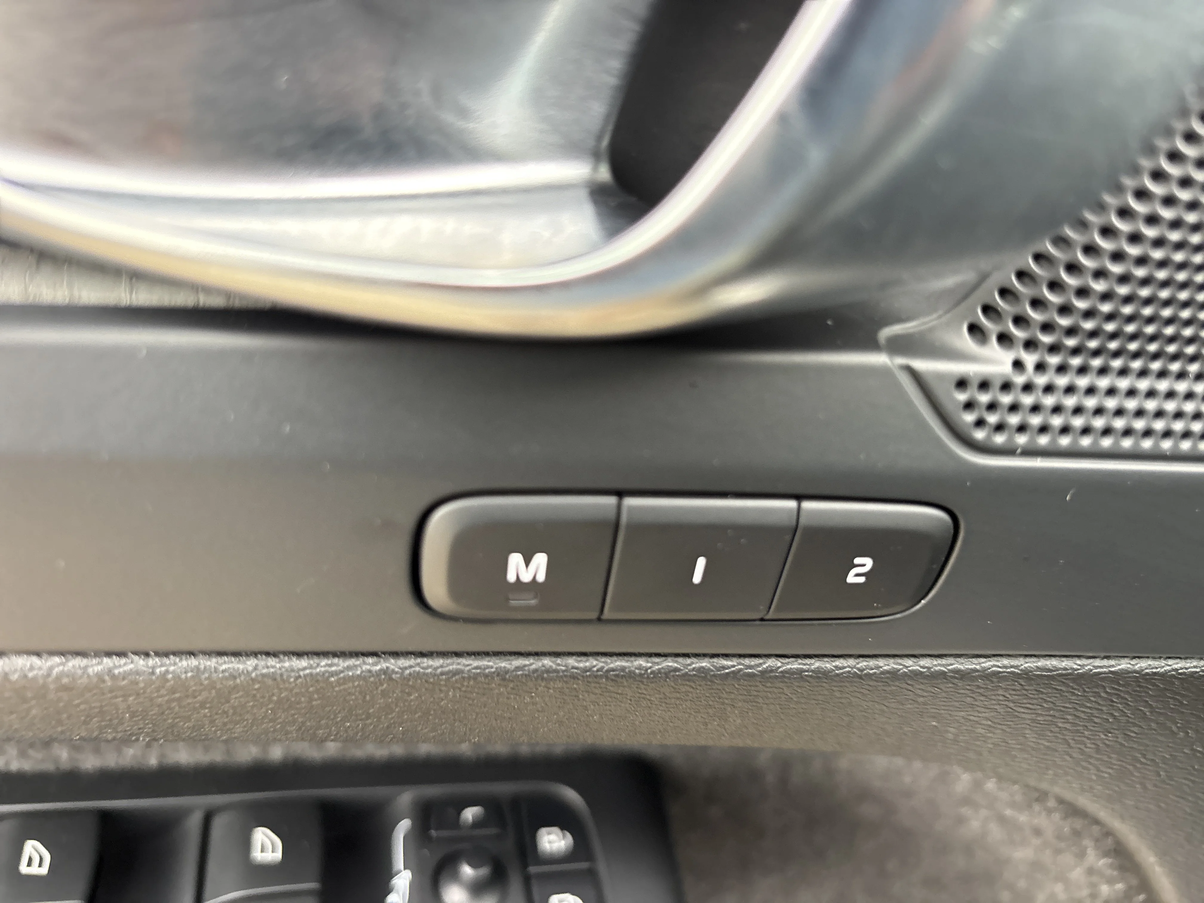 Used 2024 Onyx Black Metallic Volvo B5 AWD Plus Bright Theme image 21
