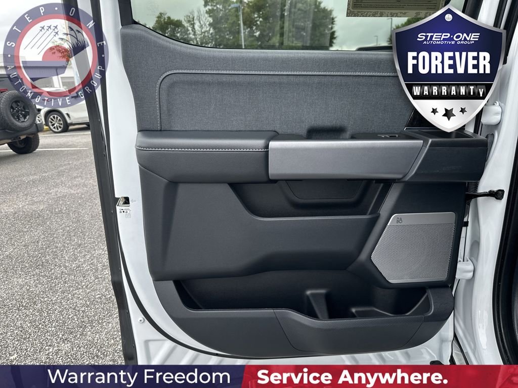 Used 2022 White Ford Lariat image 28