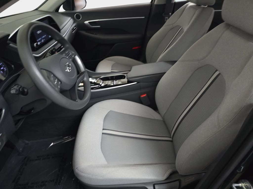 Used 2021 Portofino Gray Hyundai SE image 17