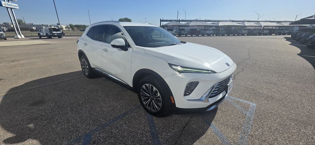 Used 2024 Summit White Buick Preferred image 4