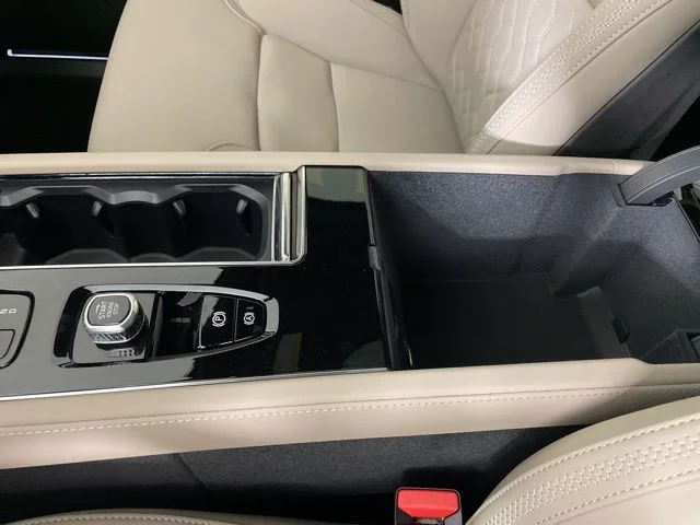 2026 Volvo XC90 Plus - Photo 35
