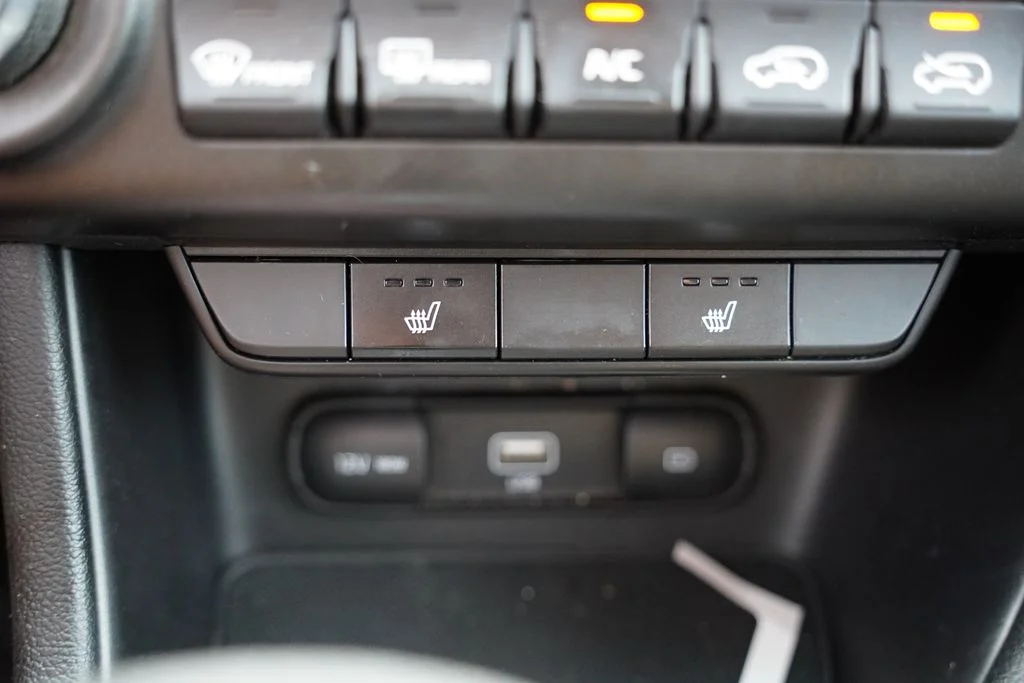 Used 2022 Snow White Pearl Kia LX image 6