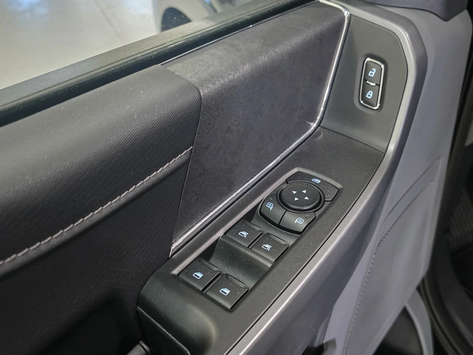 Used 2026 Agate Black Metallic Ford XLT image 19