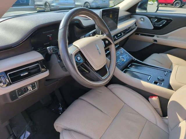 Used 2020 White Lincoln Reserve image 16