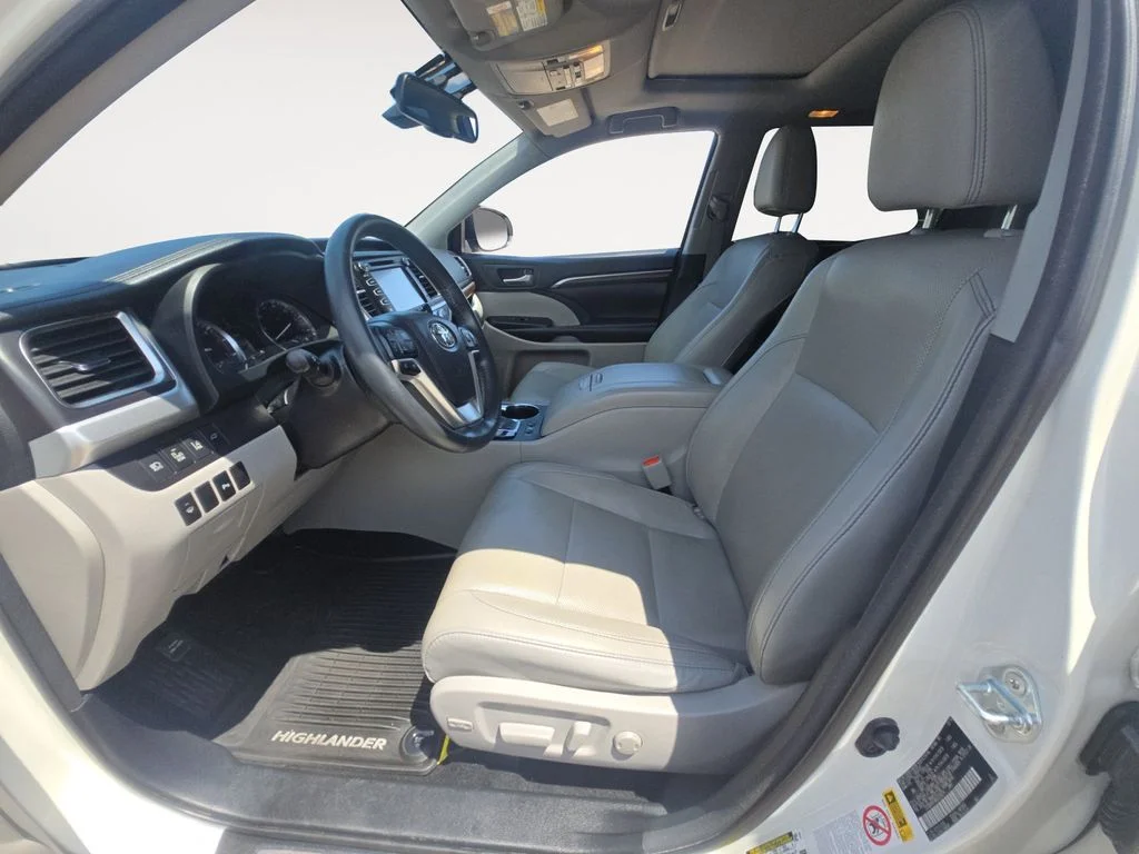 Used 2016 White Toyota Limited image 10