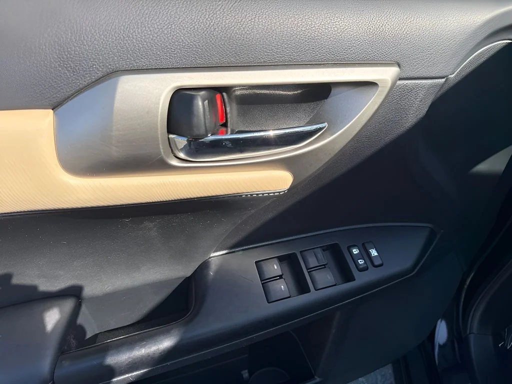 Used 2015 Black Lexus 200h image 27