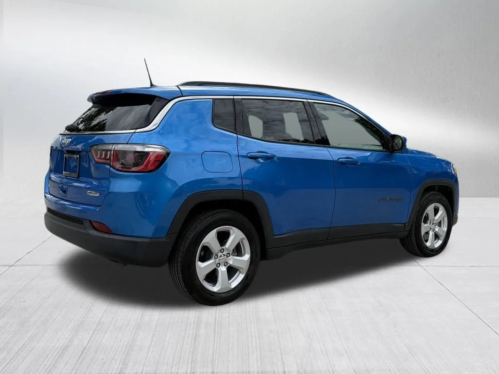 Certified Used 2019 Blue Jeep Latitude image 5