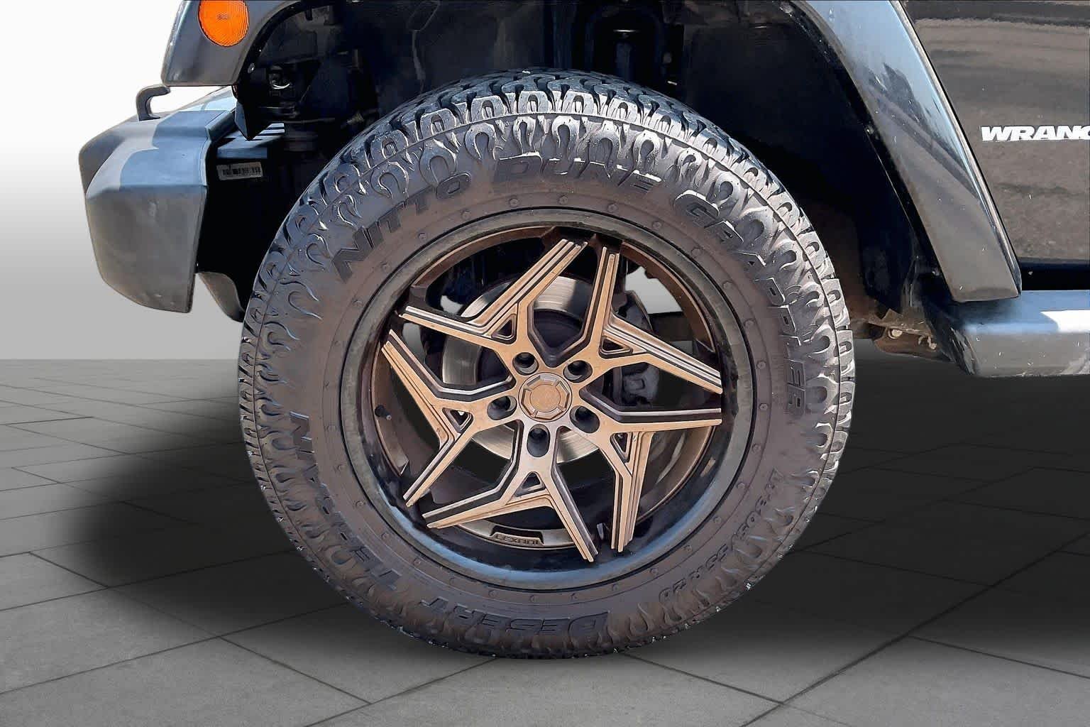 Used 2011 Black Clearcoat Jeep Mojave image 8