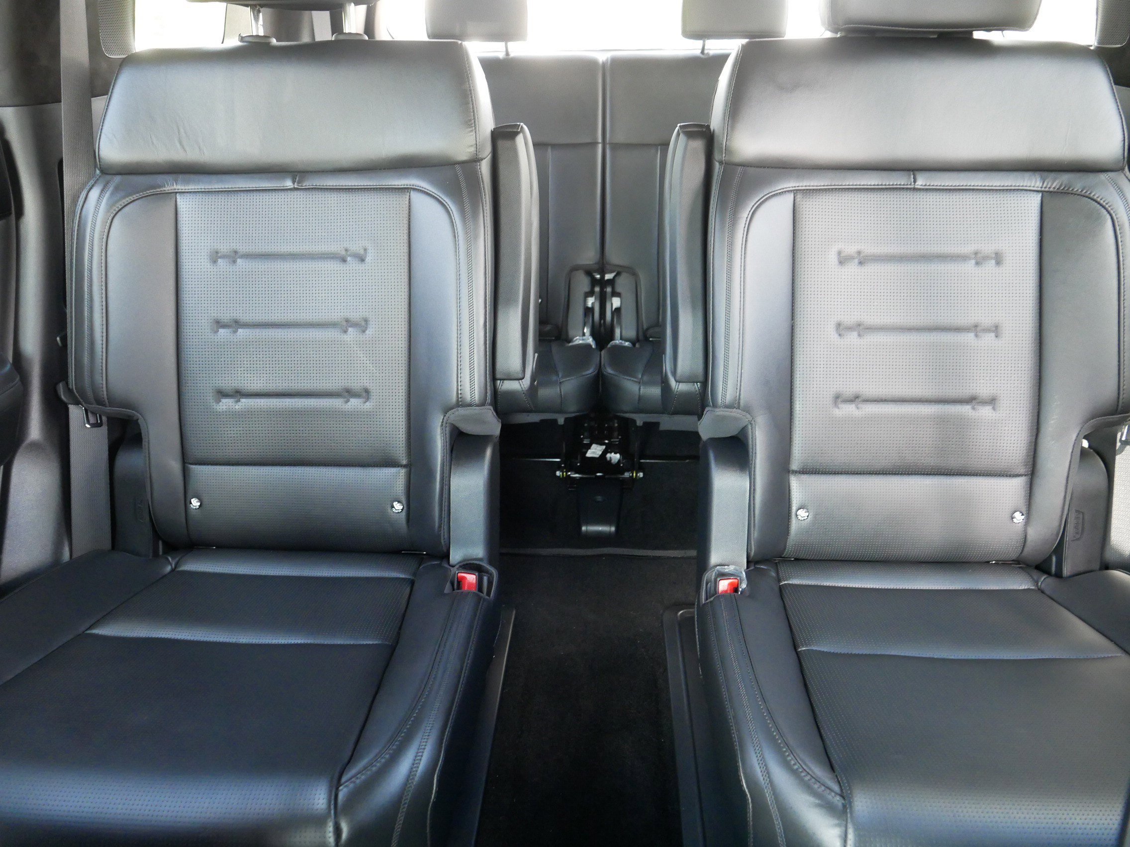 Used 2025 Phantom Black Hyundai Calligraphy image 13