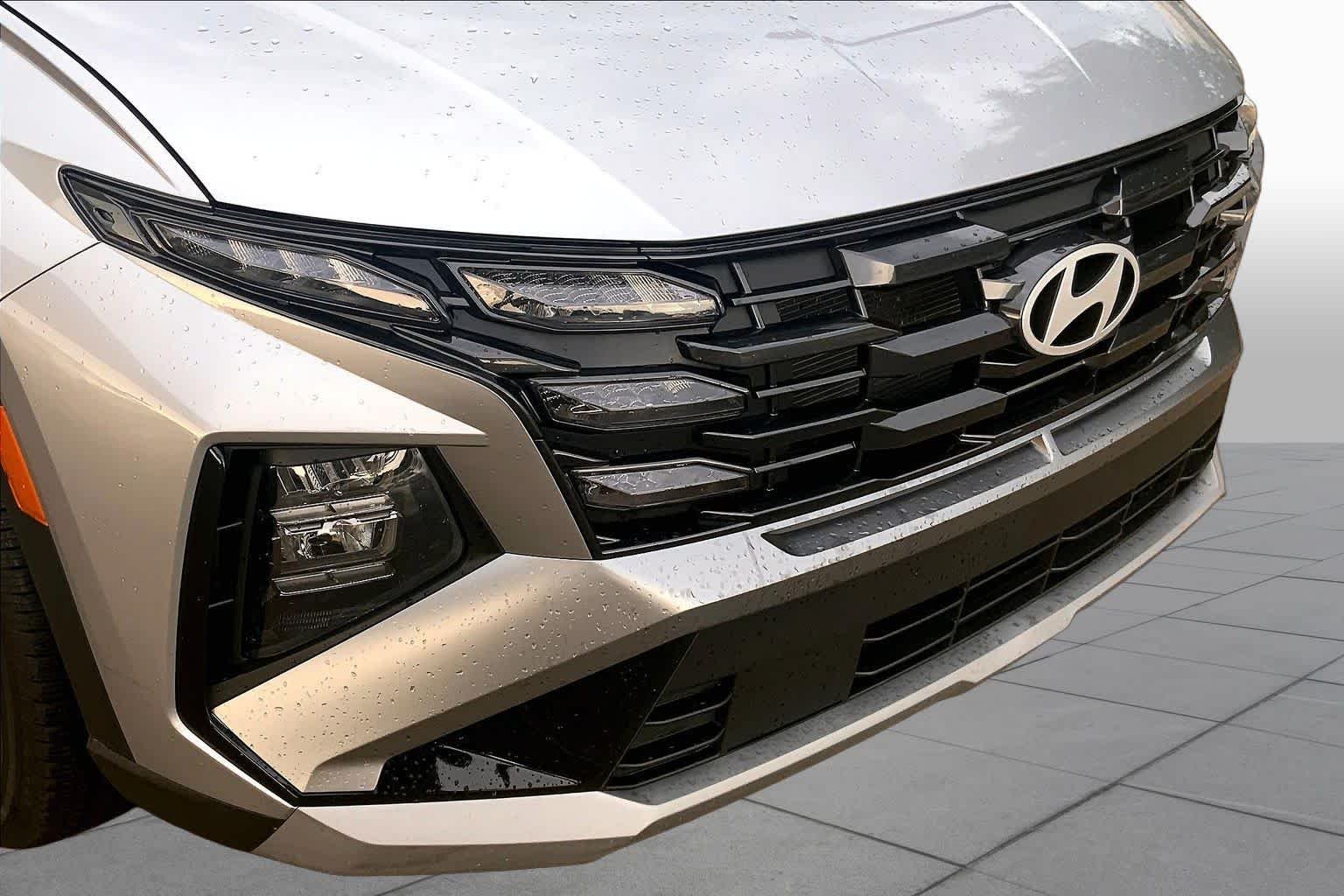 Used 2025 Shimmering Silver Hyundai SE image 32