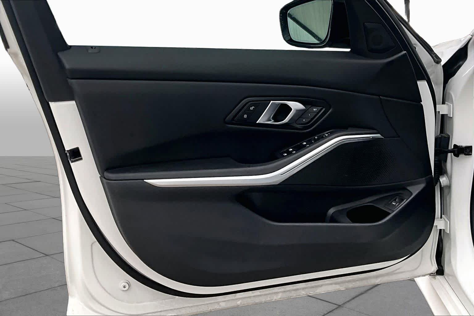 Used 2025 Alpine White BMW 330i image 22