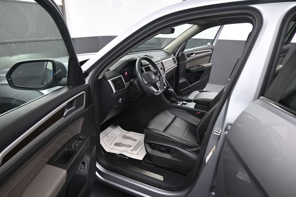Used 2023 Silver Volkswagen 2.0T SE w/Technology image 41