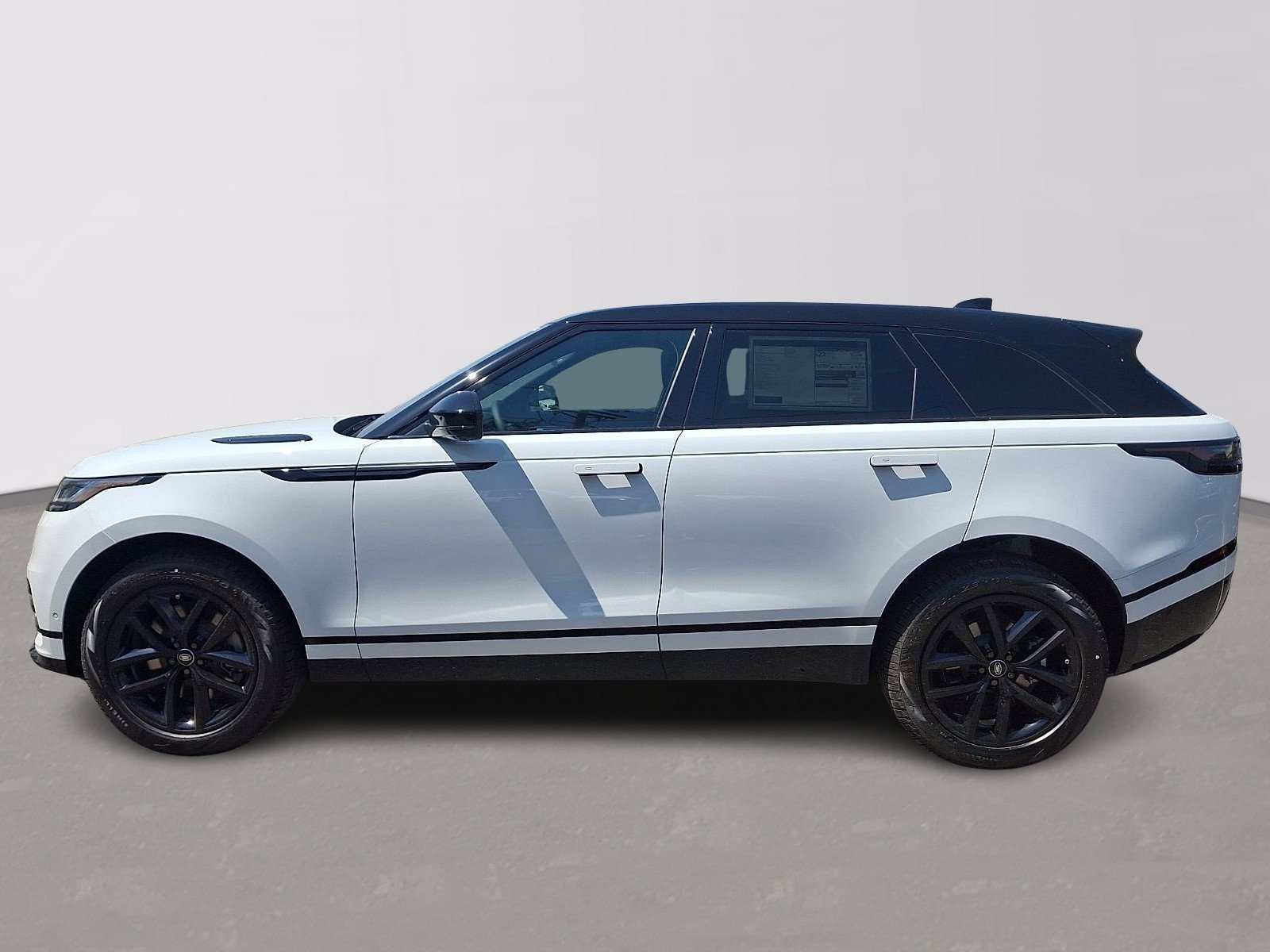 New 2026 Fuji White LAND ROVER Dynamic SE image 5