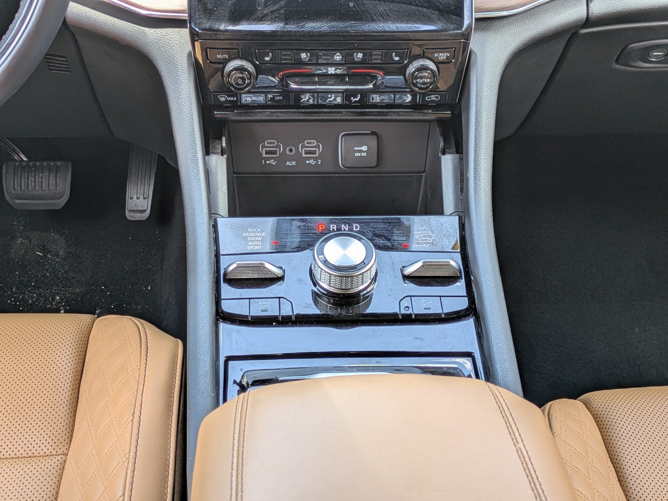 Used 2024 Diamond Black Crystal Pearlcoat Jeep Summit image 17