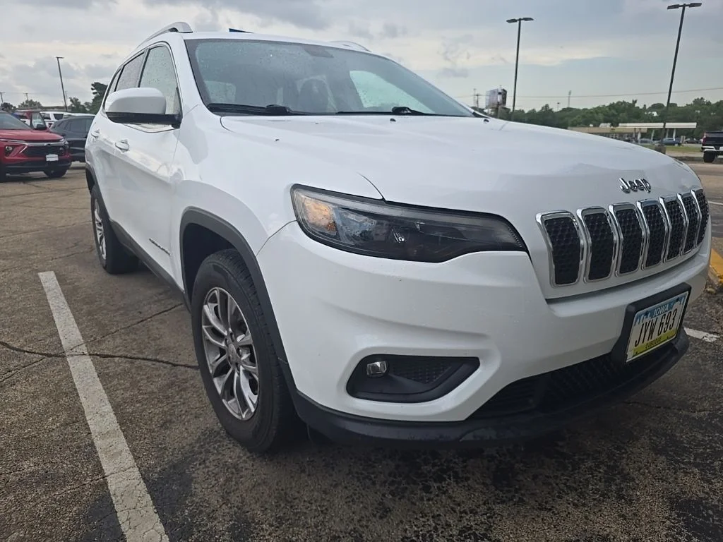 Certified Used 2020 White Jeep Latitude Plus image 2